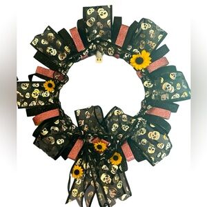 Skull black and pink wreath.